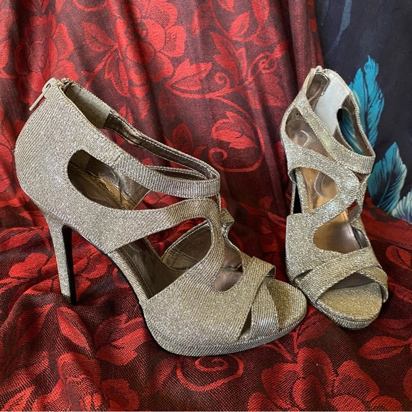 Nina Silver Platform Sandals with 4” Heels, Size 8.5 - Picture 4 of 7